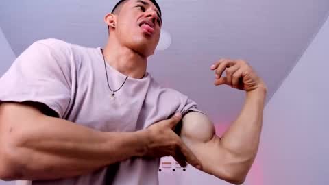 Muscle Man online show from 11-12-25, 03:45