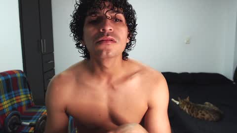 Snapshot of muscle_man1 chatting on 02-06-25, 12:22 Mike online show from 02-06-25, 12:22