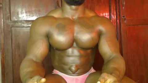 Snapshot of musclegodsammy23 chatting on 10-20-25, 12:00 musclegod23 online show from 10-20-25, 12:00