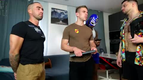 Snapshot of muscularfriend chatting on 05-10-26, 03:50 Ivan online show from 05-10-26, 03:50