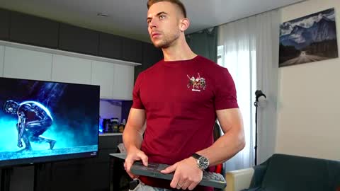Snapshot of muscularfriend chatting on 05-29-26, 07:50 Ivan online show from 05-29-26, 07:50
