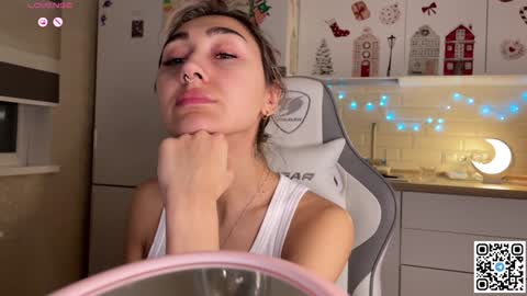 Snapshot of museleks chatting on 02-02-25, 01:23 Aleksa online show from 02-02-25, 01:23