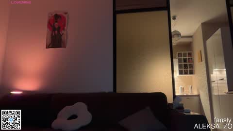 Snapshot of museleks chatting on 09-19-25, 02:13 Aleksa online show from 09-19-25, 02:13