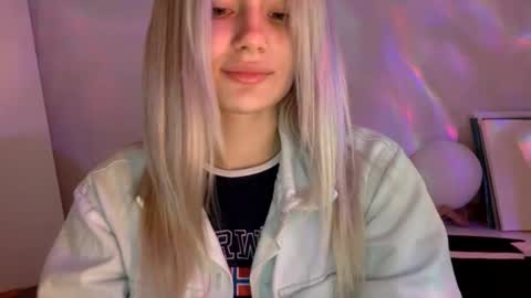 Snapshot of musescorner chatting on 05-19-26, 04:24 musescorner online show from 05-19-26, 04:24
