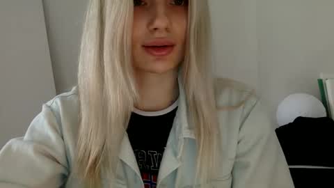 Snapshot of musescorner chatting on 05-30-26, 12:13 musescorner online show from 05-30-26, 12:13