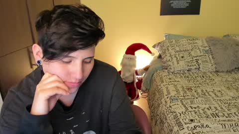 Snapshot of musicayluna chatting on 12-17-24, 06:24 VALENTINA Luna online show from 12-17-24, 06:24