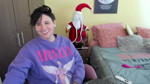 Snapshot of musicayluna chatting on 12-22-24, 12:38 VALENTINA Luna online show from 12-22-24, 12:38