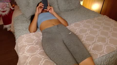 Snapshot of musicayluna chatting on 01-19-25, 12:17 VALENTINA Luna online show from 01-19-25, 12:17