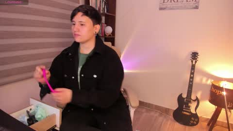 Snapshot of musicayluna chatting on 02-23-25, 05:45 VALENTINA Luna online show from 02-23-25, 05:45