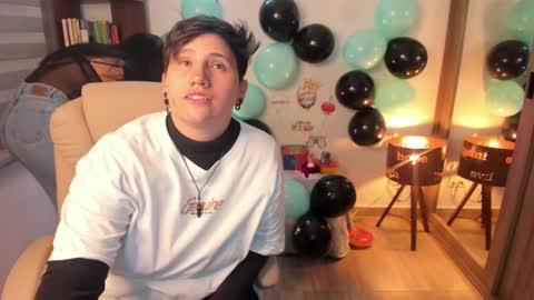 Snapshot of musicayluna chatting on 03-06-25, 05:03 VALENTINA Luna online show from 03-06-25, 05:03