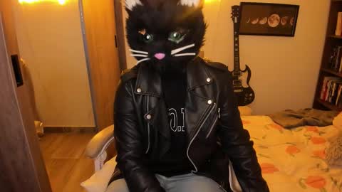 Snapshot of musicayluna chatting on 11-01-25, 04:36 VALENTINA Luna online show from 11-01-25, 04:36