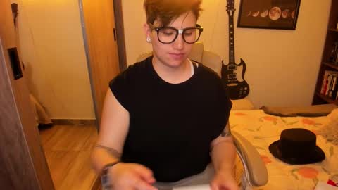 Snapshot of musicayluna chatting on 11-07-25, 12:43 VALENTINA Luna online show from 11-07-25, 12:43