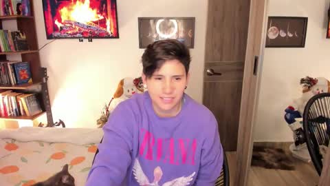 Snapshot of musicayluna chatting on 11-25-25, 02:44 VALENTINA Luna online show from 11-25-25, 02:44