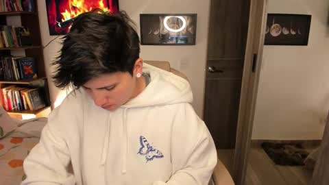 Snapshot of musicayluna chatting on 12-02-25, 03:01 VALENTINA Luna online show from 12-02-25, 03:01