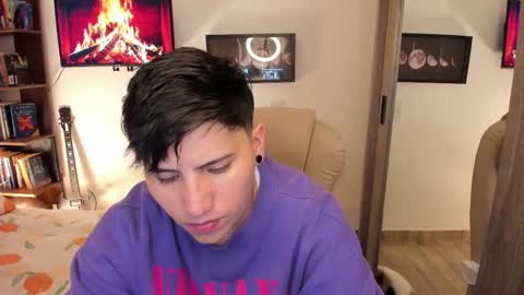 Snapshot of musicayluna chatting on 12-15-25, 01:21 VALENTINA Luna online show from 12-15-25, 01:21