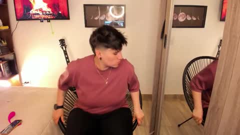 Snapshot of musicayluna chatting on 01-08-26, 03:31 VALENTINA Luna online show from 01-08-26, 03:31