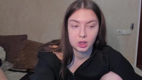 Snapshot of muuur_fam1 chatting on 12-20-25, 03:24 HEY online show from 12-20-25, 03:24