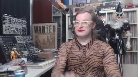 Muziknerd online show from 09-14-25, 05:39