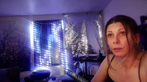 Snapshot of mvnt1s chatting on 06-04-26, 12:16 ghost mantis online show from 06-04-26, 12:16