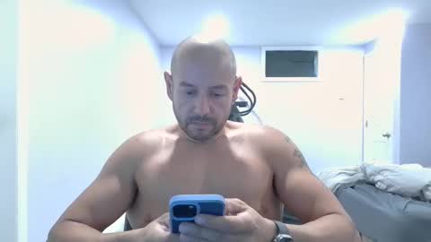 Snapshot of mworlton9 chatting on 09-10-25, 01:00 Maximus online show from 09-10-25, 01:00