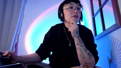 Snapshot of mx_anouk_divine chatting on 01-12-26, 01:33 Mx. Anouk Divine online show from 01-12-26, 01:33