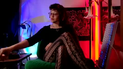 Snapshot of mx_anouk_divine chatting on 06-10-26, 02:01 Mx. Anouk Divine online show from 06-10-26, 02:01