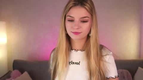 Snapshot of my_little_pollly chatting on 11-04-25, 03:44 Polly online show from 11-04-25, 03:44