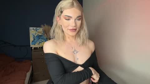 Sandra Muse online show from 02-05-25, 01:11