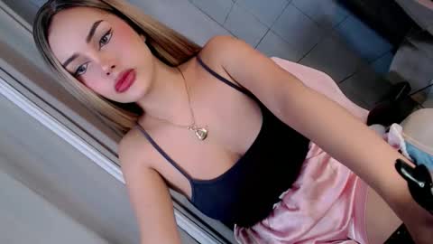 Snapshot of my_other_half chatting on 10-25-25, 06:10 Serena online show from 10-25-25, 06:10