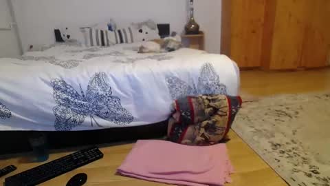 Mia kane online show from 12-17-24, 04:43