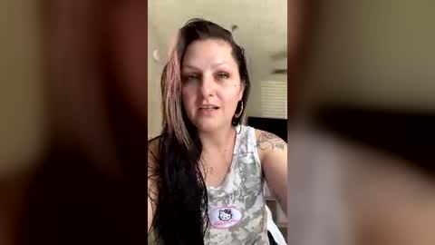 Snapshot of mychelle12 chatting on 07-15-26, 02:55 mychelle12 online show from 07-15-26, 02:55