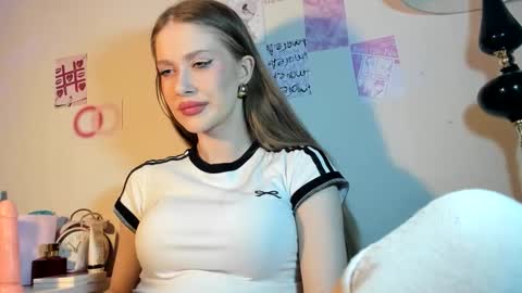 Snapshot of mychloecute chatting on 05-16-26, 09:46 chloe online show from 05-16-26, 09:46
