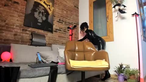 Lola online show from 10-18-25, 10:10