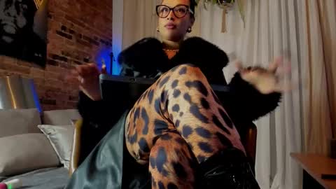 Lola online show from 11-14-25, 08:29