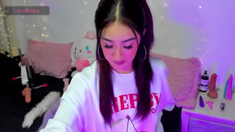    online show from 11-10-25, 04:44