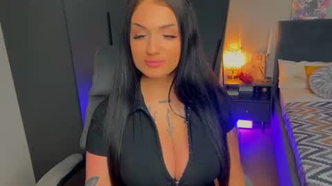 Snapshot of mygoddesshecate chatting on 06-12-26, 05:50 Hecate online show from 06-12-26, 05:50