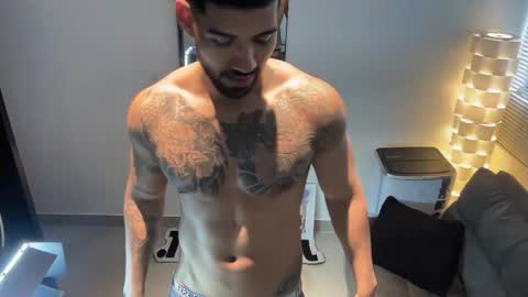 Snapshot of myke_esthetic chatting on 02-14-26, 08:05 Myke esthetic online show from 02-14-26, 08:05