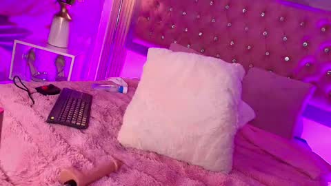 Snapshot of myladreams_ chatting on 05-22-26, 04:52 Myla online show from 05-22-26, 04:52