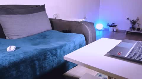 Snapshot of mylegsonheels chatting on 02-09-26, 09:08 Anda online show from 02-09-26, 09:08