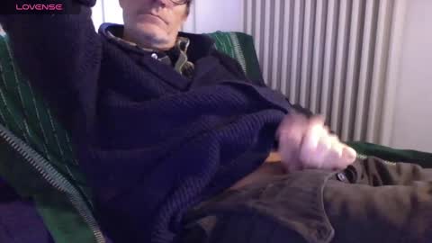 Bi sexy guy lovense hush is on private is open or password show tip if you like. online show from 02-27-25, 07:12