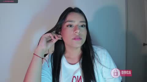 Snapshot of mypretty_isabella chatting on 02-11-25, 02:35 Bella online show from 02-11-25, 02:35