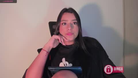 Snapshot of mypretty_isabella chatting on 02-18-25, 02:49 Bella online show from 02-18-25, 02:49