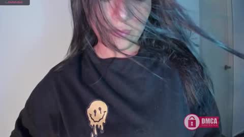 Snapshot of mypretty_isabella chatting on 02-19-25, 07:06 Bella online show from 02-19-25, 07:06