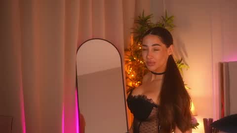 Snapshot of myriamfox_ chatting on 06-27-26, 04:50 Miryam online show from 06-27-26, 04:50