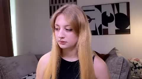 Snapshot of mysmila chatting on 06-22-26, 02:25 mysmila online show from 06-22-26, 02:25