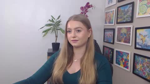 Snapshot of mysteryericax chatting on 01-08-25, 09:42 Erica online show from 01-08-25, 09:42