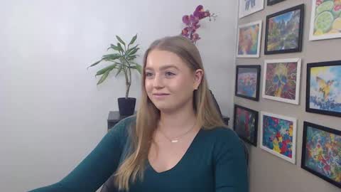 Snapshot of mysteryericax chatting on 01-08-25, 12:47 Erica online show from 01-08-25, 12:47