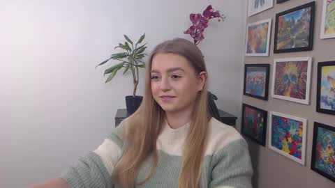 Snapshot of mysteryericax chatting on 01-13-25, 12:13 Erica online show from 01-13-25, 12:13