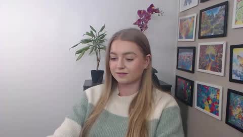 Snapshot of mysteryericax chatting on 01-13-25, 03:15 Erica online show from 01-13-25, 03:15