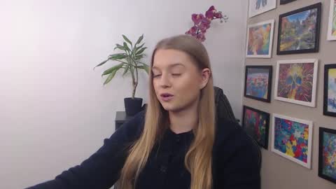 Snapshot of mysteryericax chatting on 01-29-25, 09:33 Erica online show from 01-29-25, 09:33